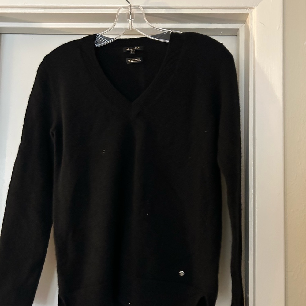 Women’s Black Cashmere V-Neck Sweater